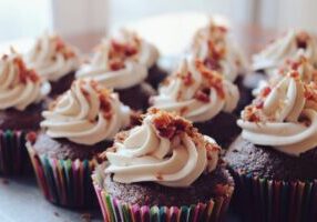 cupcakes-690040_1920 by Free-Photos(R-Glossy)